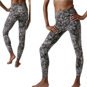 Athleta Elation Textured Floral High Rise Leggings Sz L